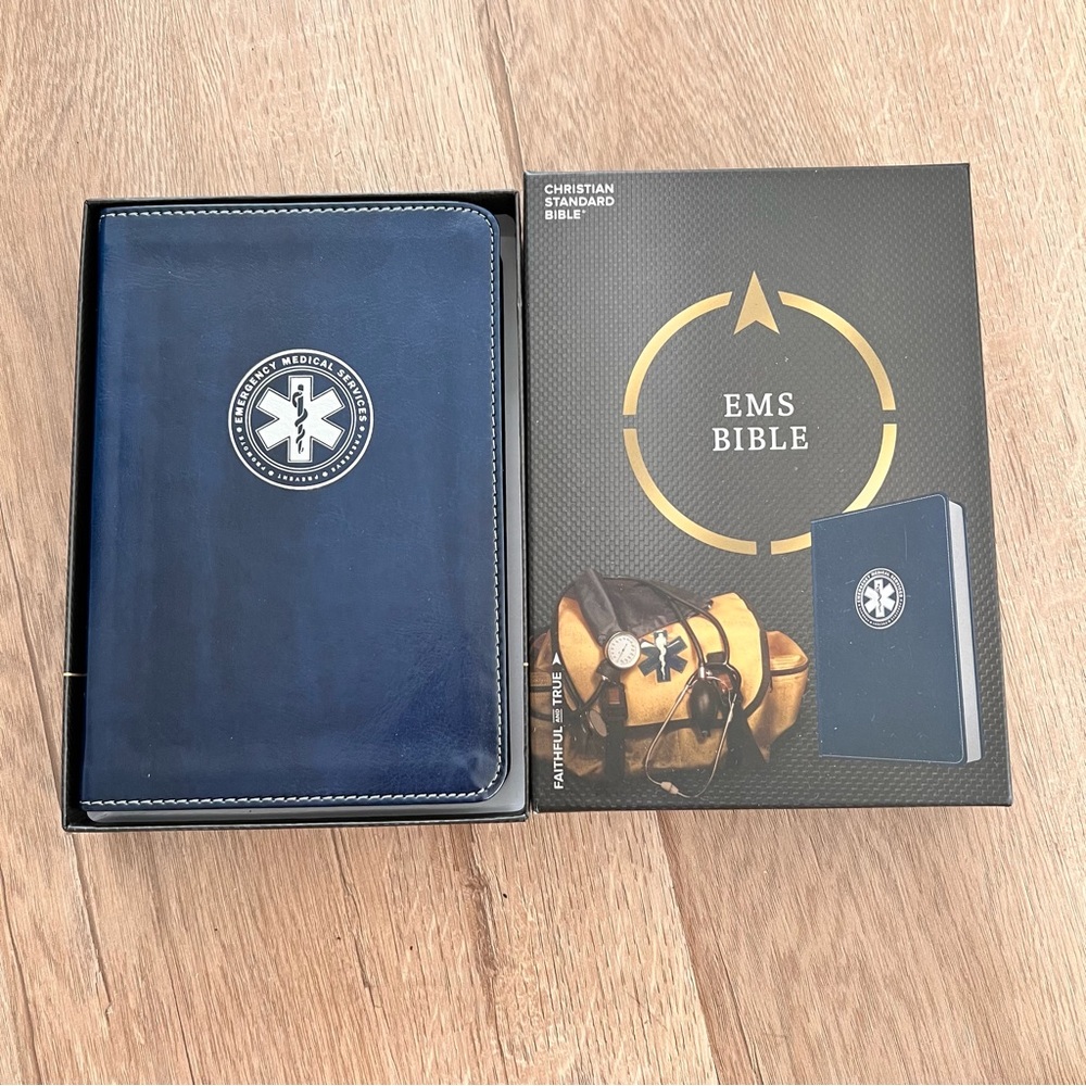 NIB 2017 Book CSB EMS Emergency Medical Services Christian Standard Bible‎ Navy